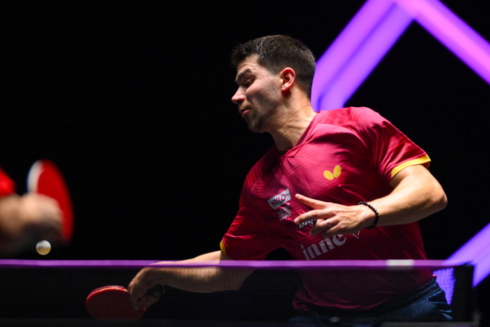 PkAUA, UxvRq, 年世界乒乓