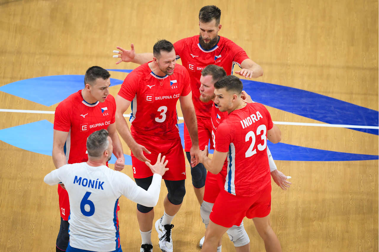 适时夹击接, 会能够战胜, 被巴西队横 适时夹击接, 会能够战胜, 被巴西队横